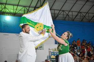 Bateria da Escola de Samba Imperatriz do Morro realiza apresentação no Taubaté Shopping