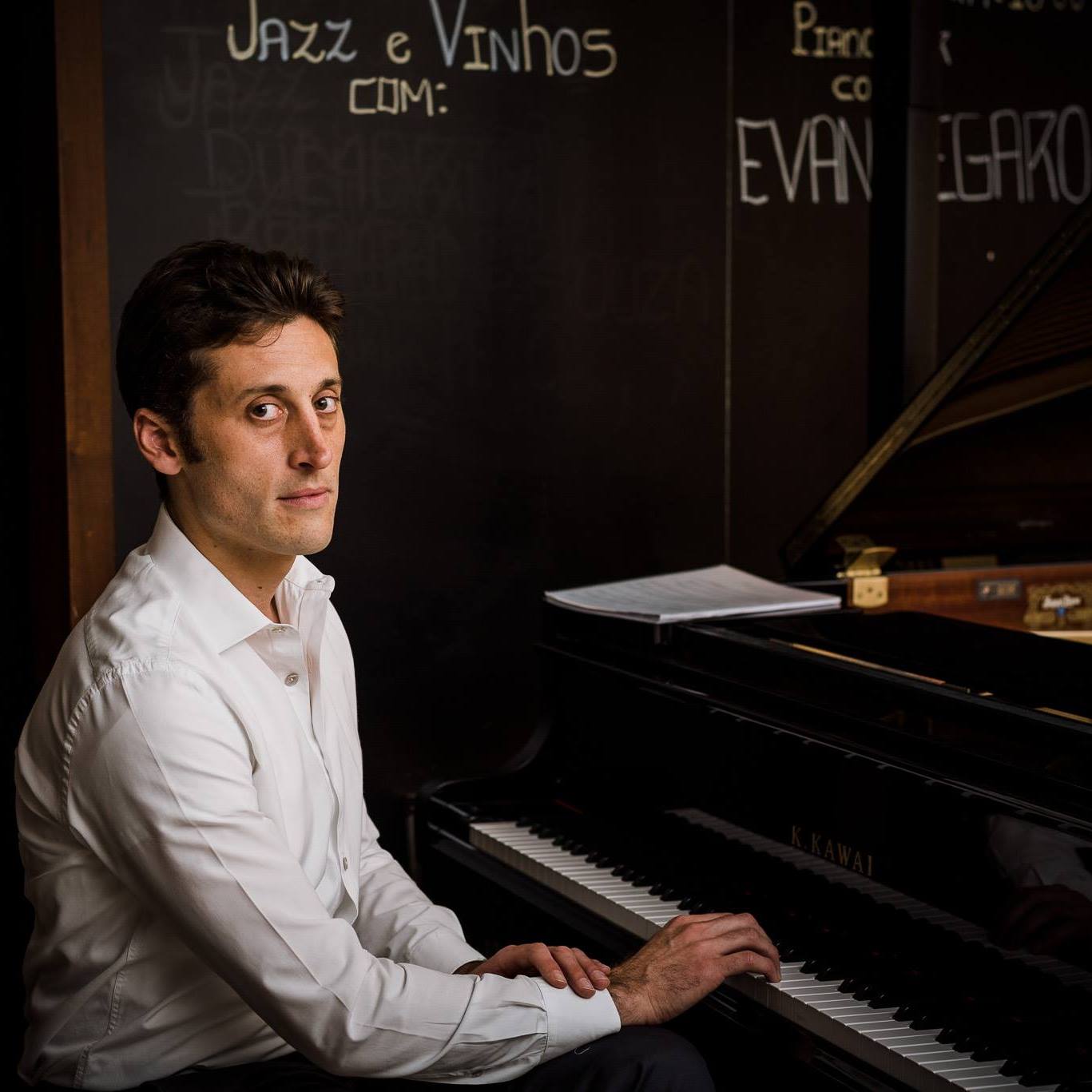 Cassiano Restaurante promove evento Gin & Jazz com pianista nova-iorquino Evan Megaro