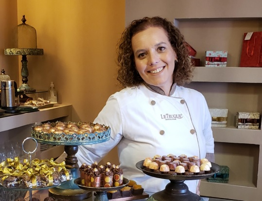 CRIS CARVALHO PROMOVE JANTAR “CHOCOLATE DE GARFO E FACA”