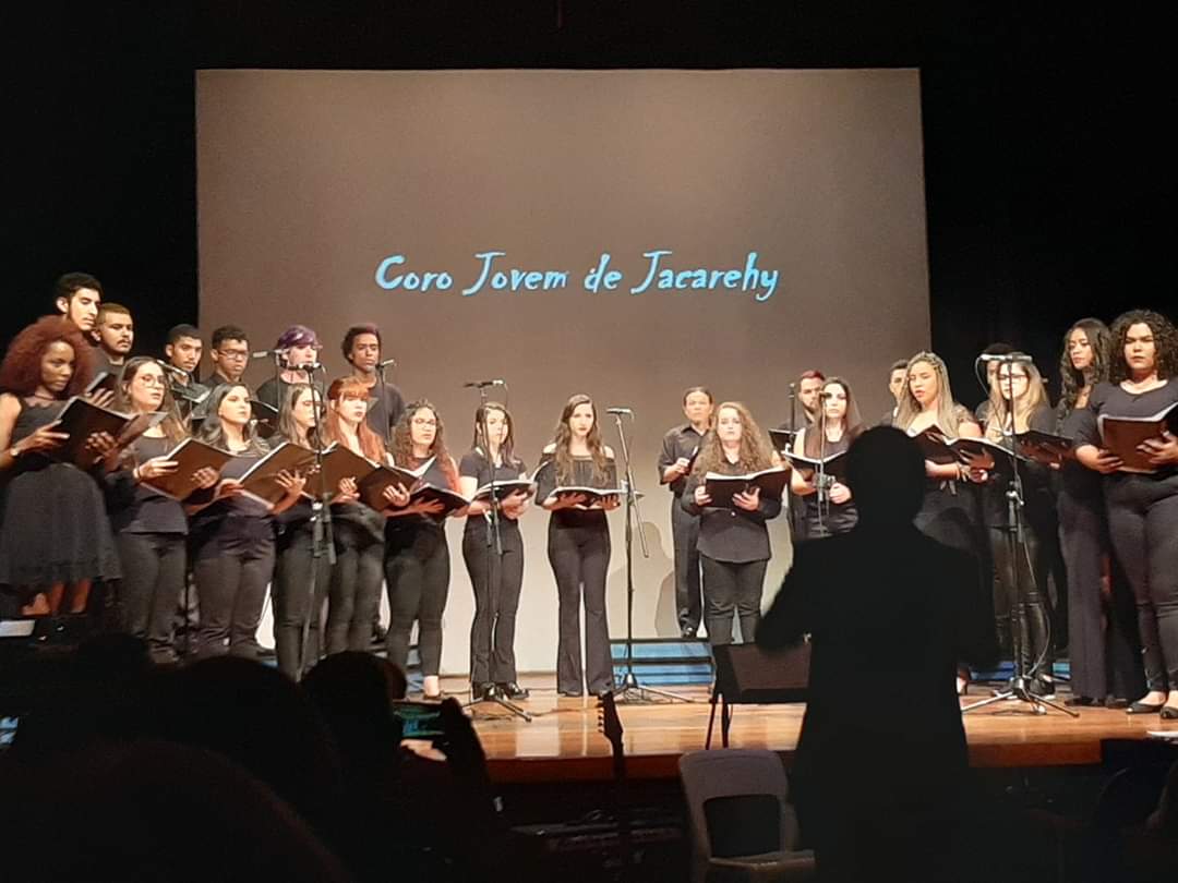 Coro Jovem realiza apresentações gratuitas em diferentes palcos de Jacareí (SP)