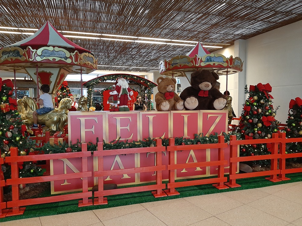 Natal Carrossel Encantado do Serramar Shopping tem muitas atrações para as famílias