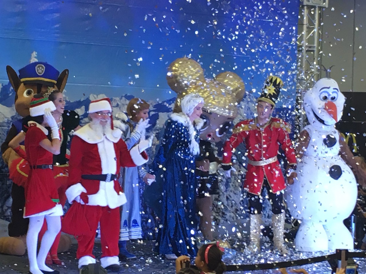 Chegada de Noel no Shopping Jardim Oriente contou com musical natalino e lotou Praça de Eventos