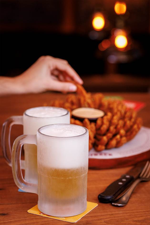 Na Black Friday, Outback presenteia clientes com dois chopp grátis