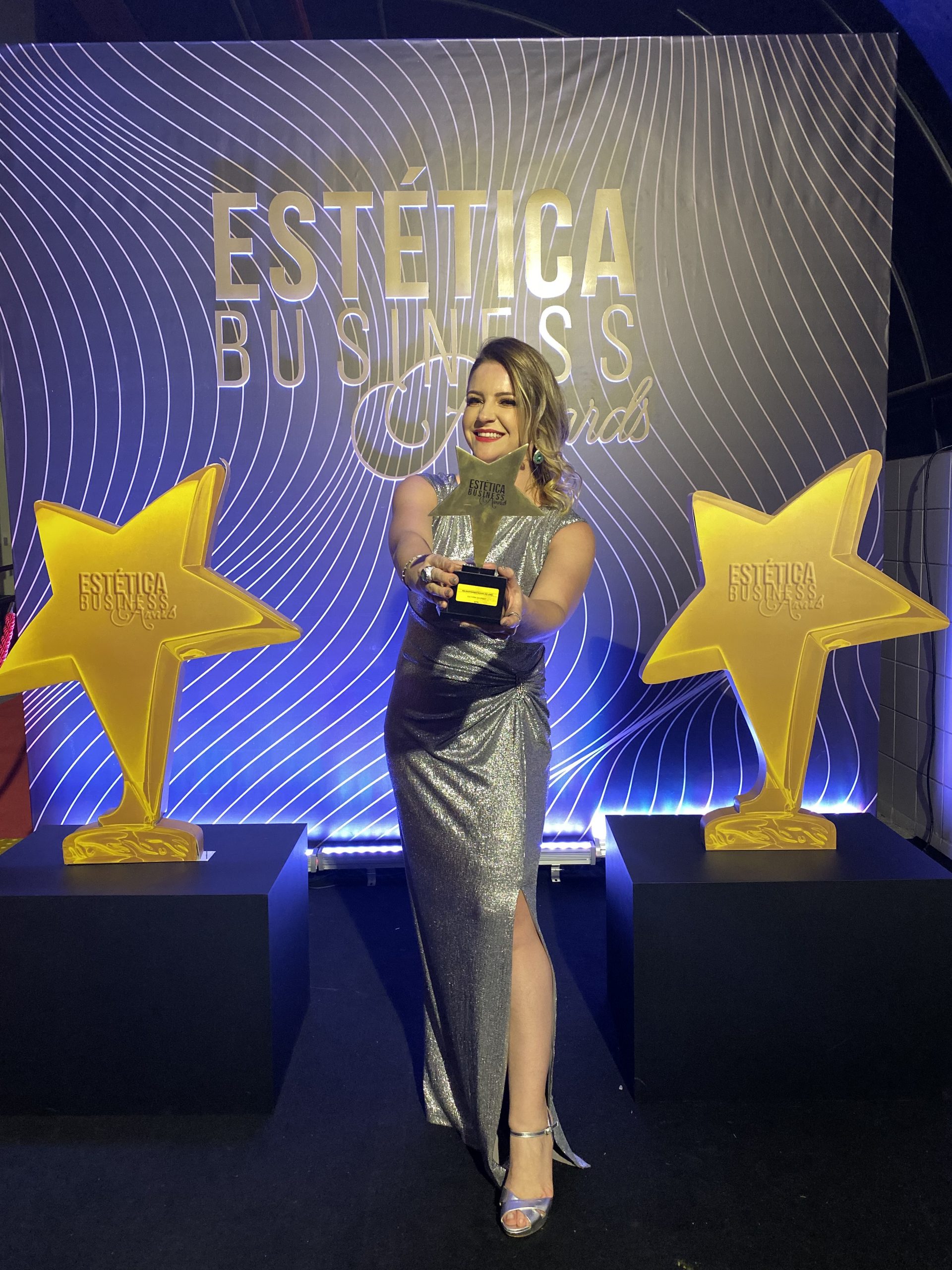 Kathrin Schmidt conquista a maior premiação de estética e micropigmentação do Brasil