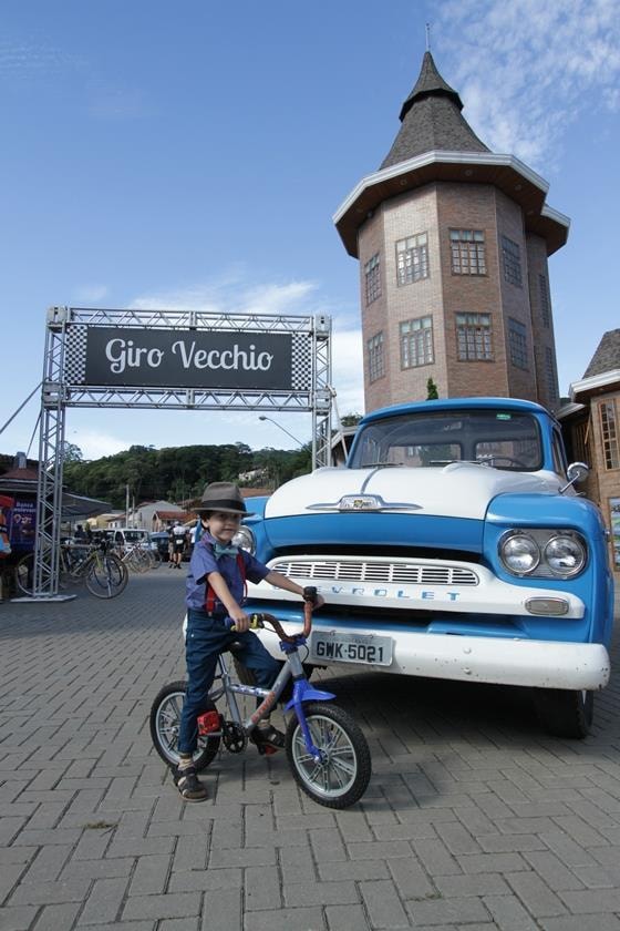 ‘Giro Vecchio’ reúne bikes antigas em Santo Antônio