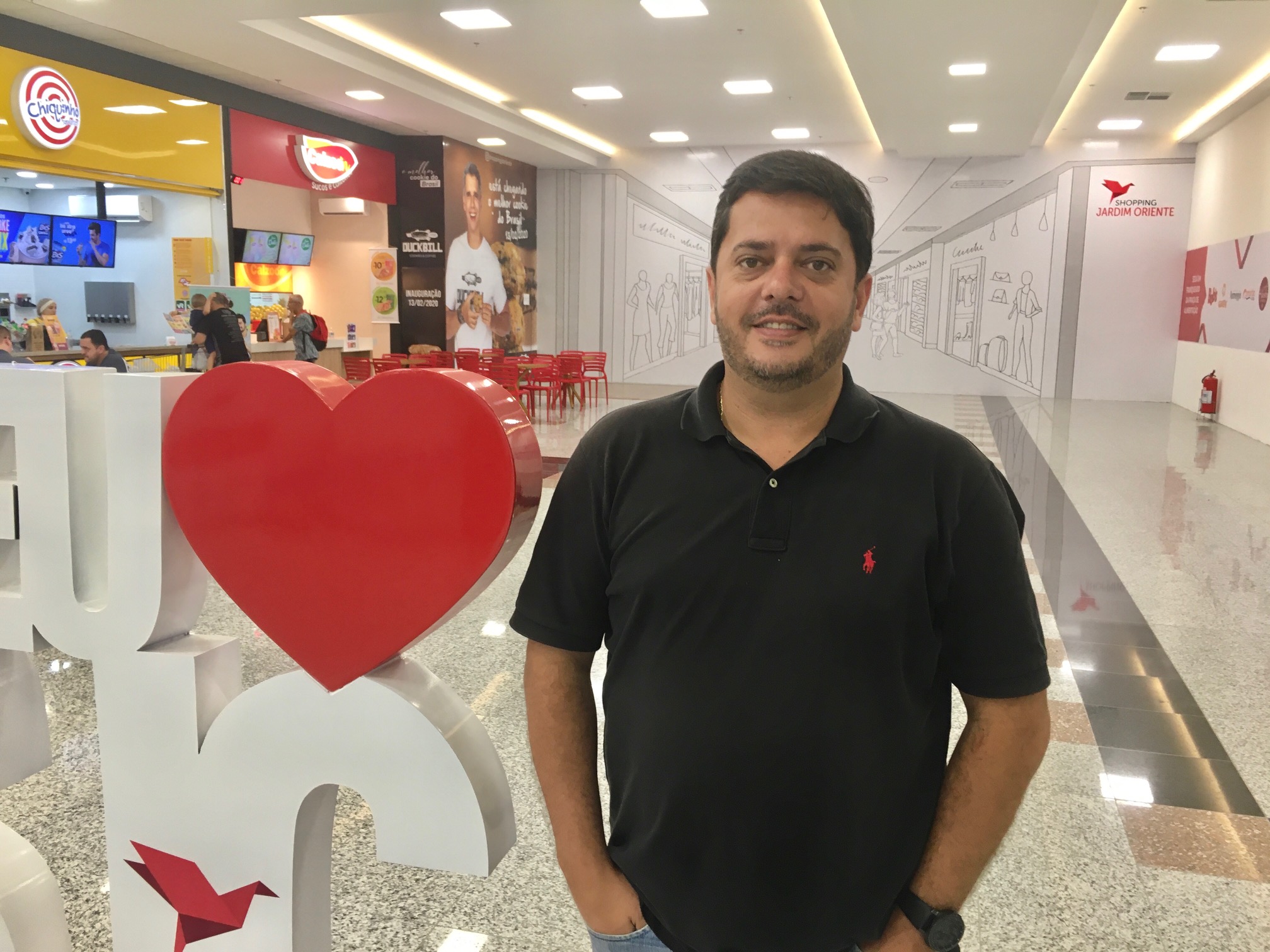 No Dia Internacional da Mulher Shopping Jardim Oriente distribui rosas