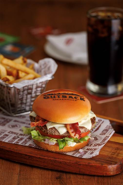 Outback e Coca-Cola se unem e lançam combo de Burgers em delivery