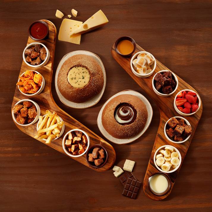 Outback apresenta seu novo fondue: mix com mais queijos e dois tipos de chocolate para combinar