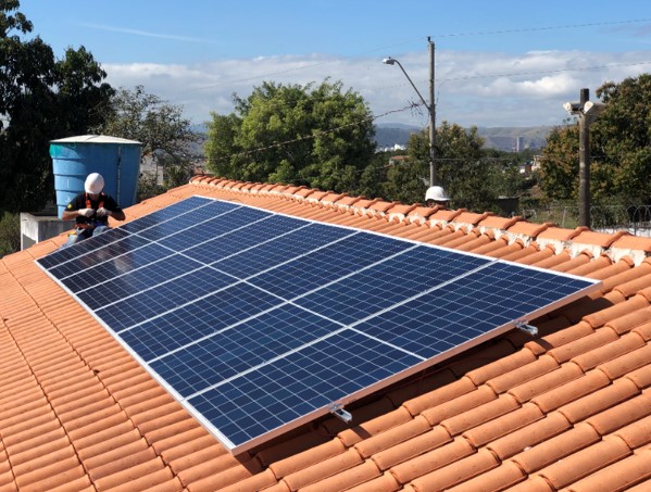 Escolas municipais do Vale do Paraíba recebem kit de geração solar de energia em gincana cultural da EDP