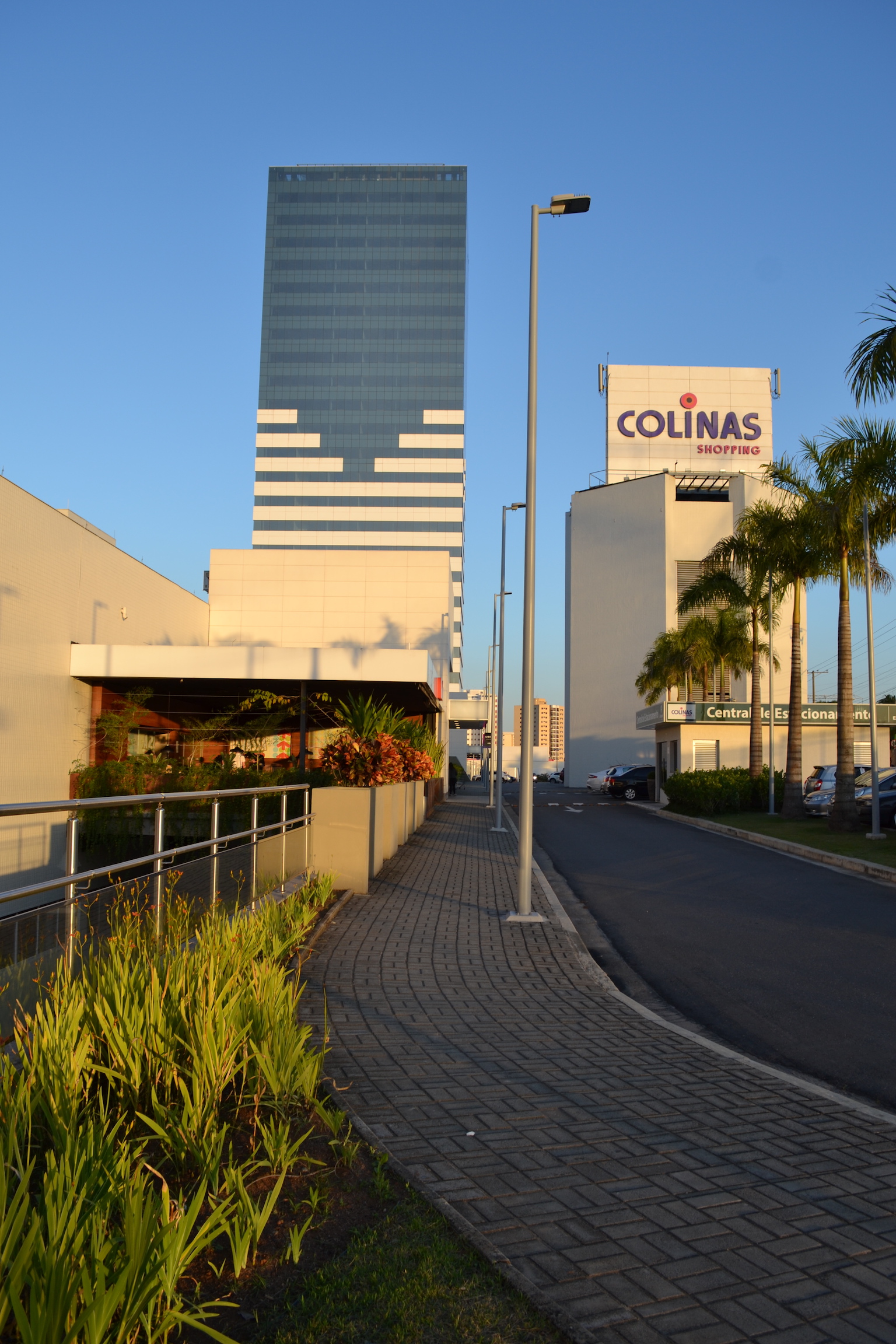 Colinas Shopping reforça drive-thru durante fase vermelha