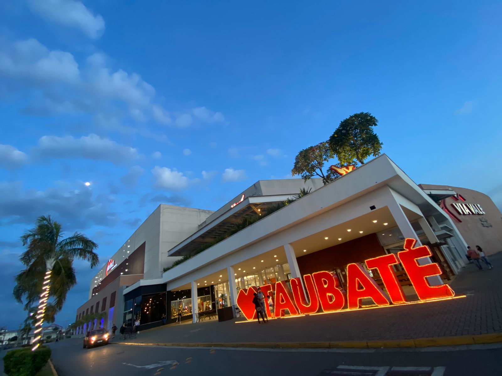 Via Vale Garden Shopping lança campanha “Um natal para todos”