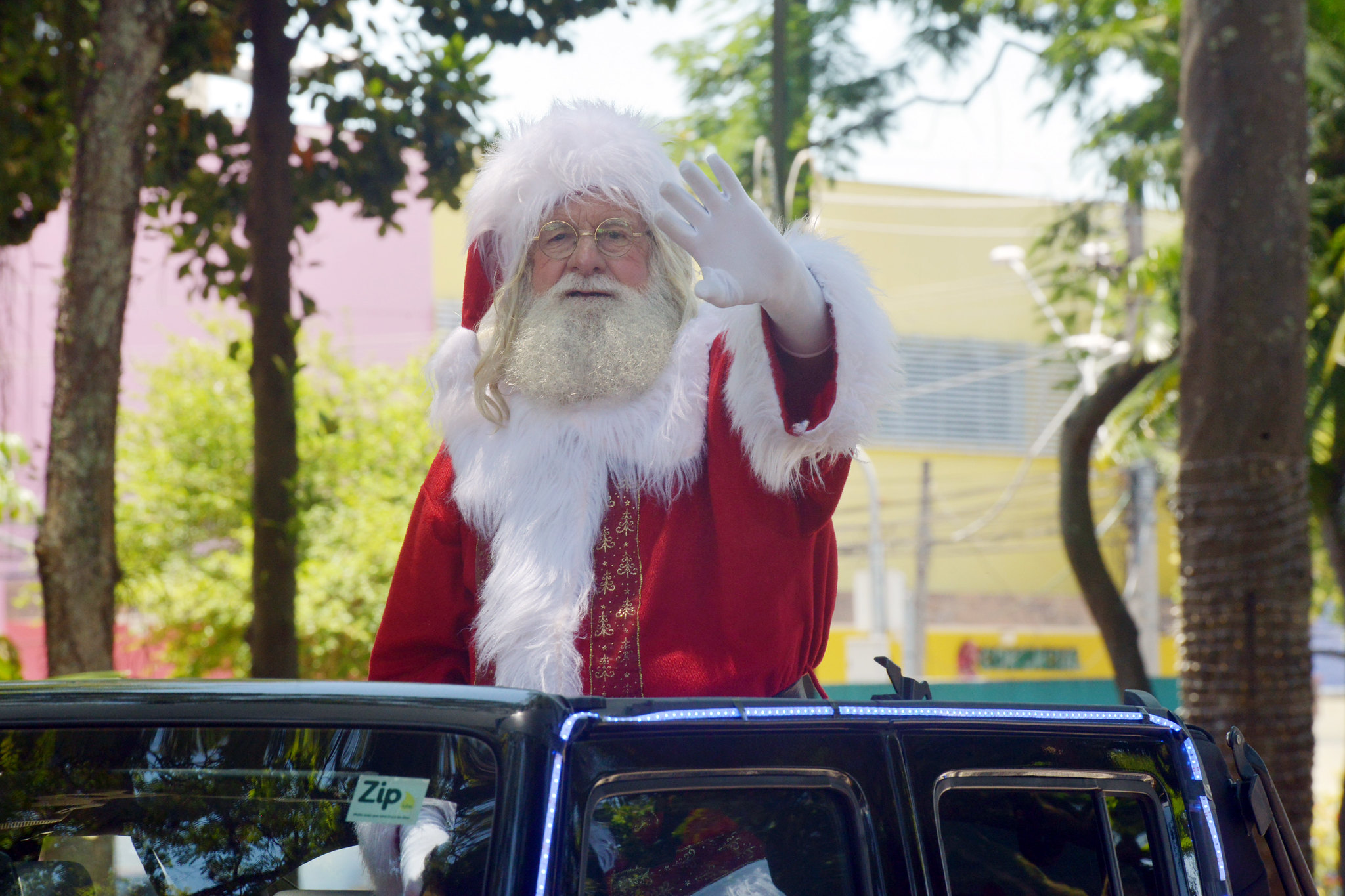 Papai Noel desce de helicóptero em São José neste sábado (18)