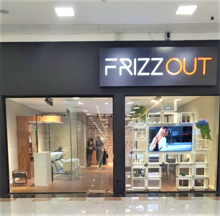 Frizz Out e Sóbrancelhas estão entre o mix de beleza do Shopping Jardim Oriente para você arrasar em festas de fim de ano