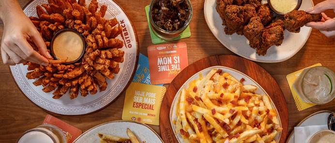 Outback oferece menu com comida e bebida à vontade para comemorações de fim de ano