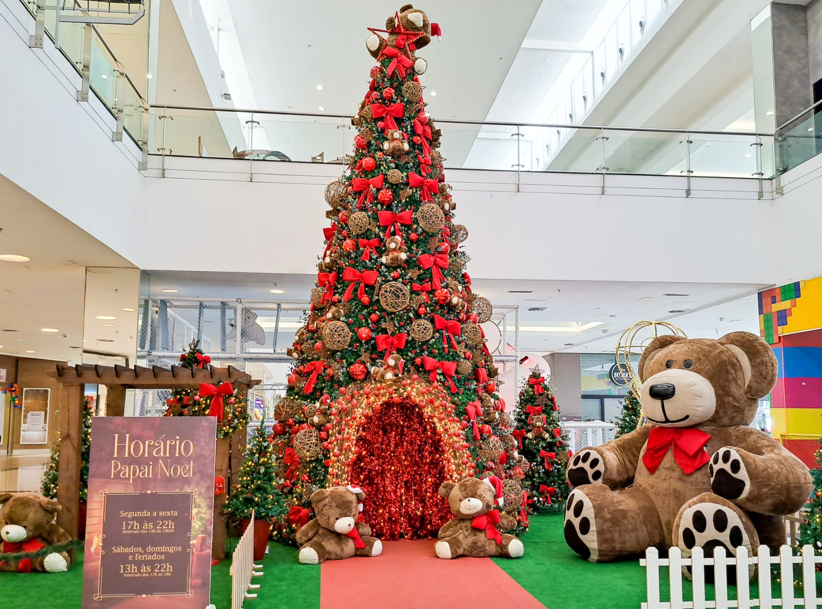 Papai Noel chegou ao Via Vale em evento emocionante