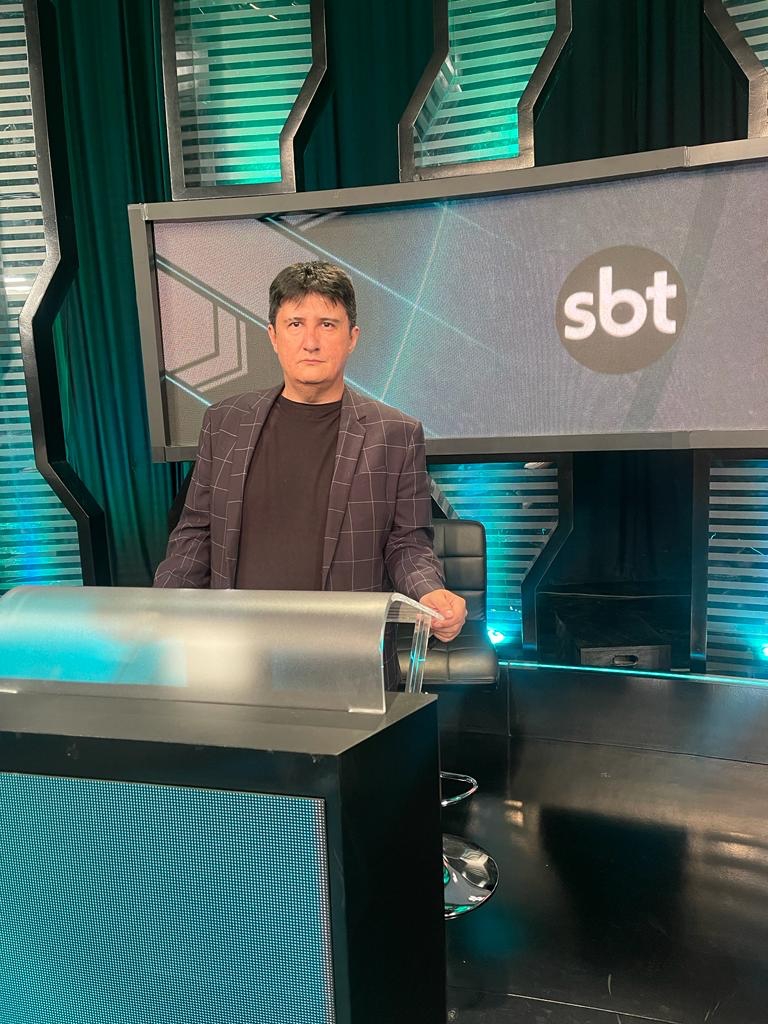 Fabrício Correia estreia o programa “Conversa de Bastidores” na TV THATHI SBT