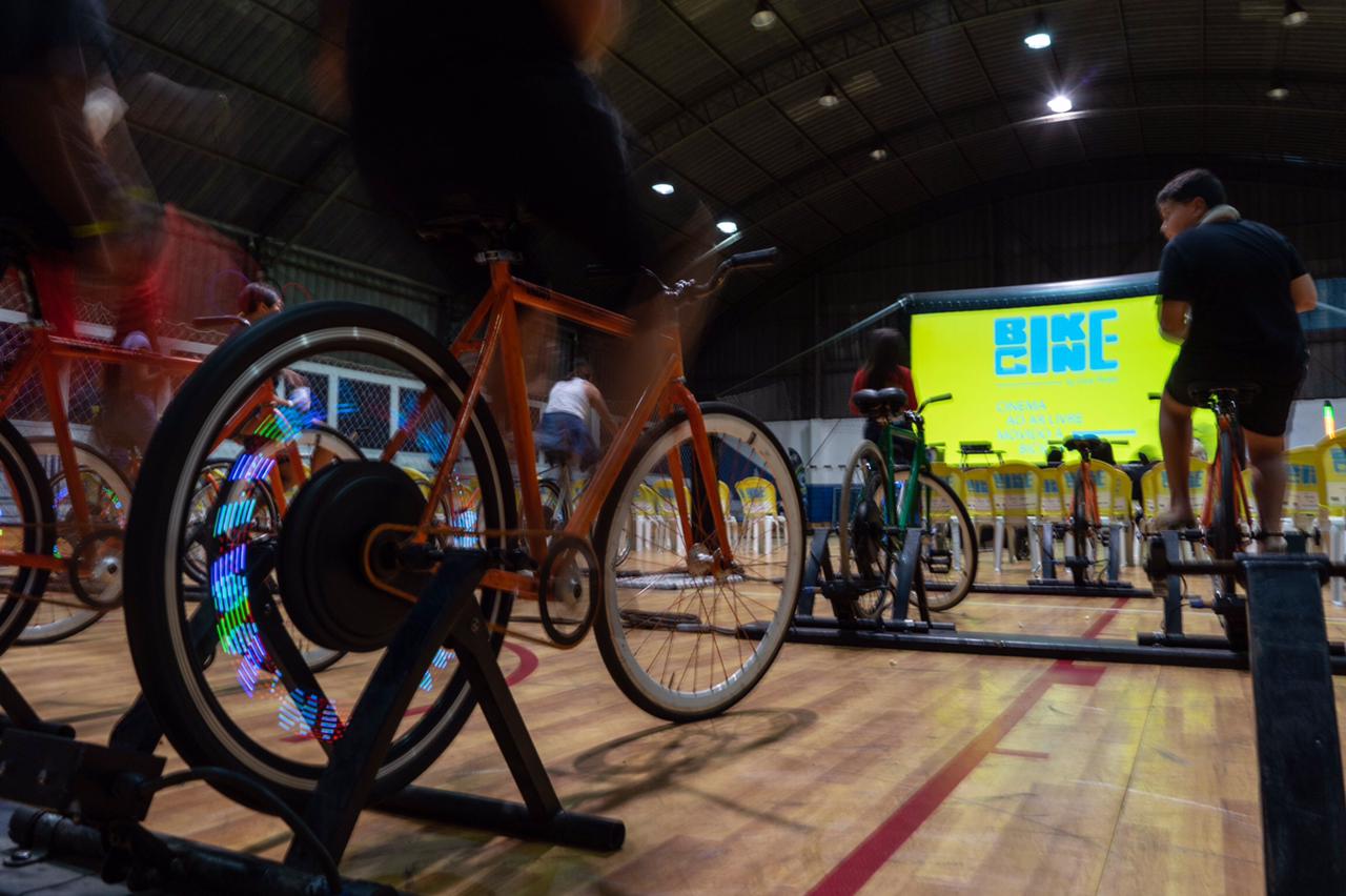 Tremembé recebe projeto BikeCine, cinema gratuito com energia gerada a partir de bicicletas