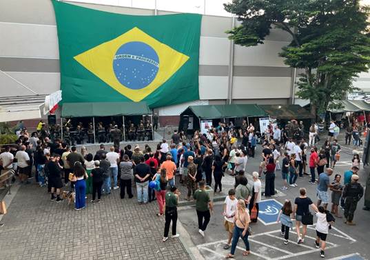 Dia da Independência é celebrado com apresentação musical e exposição do Exército, no CenterVale Shopping