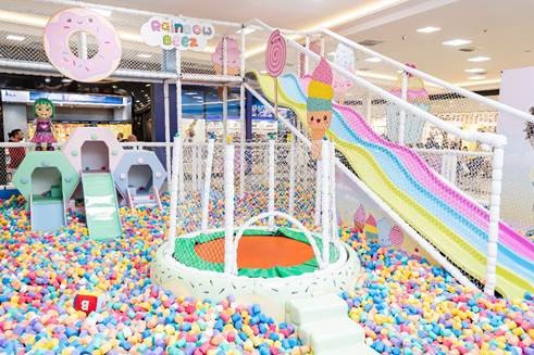 Adoçando a Diversão: Rainbow Beez Parque dos Doces chega ao CenterVale Shopping no dia 04 de setembro