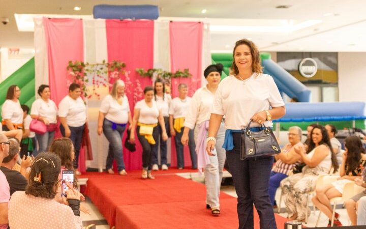 Via Vale Shopping recebe terceira edição do Desfile de Outubro Rosa em parceria com o Projeto Lenço Azul